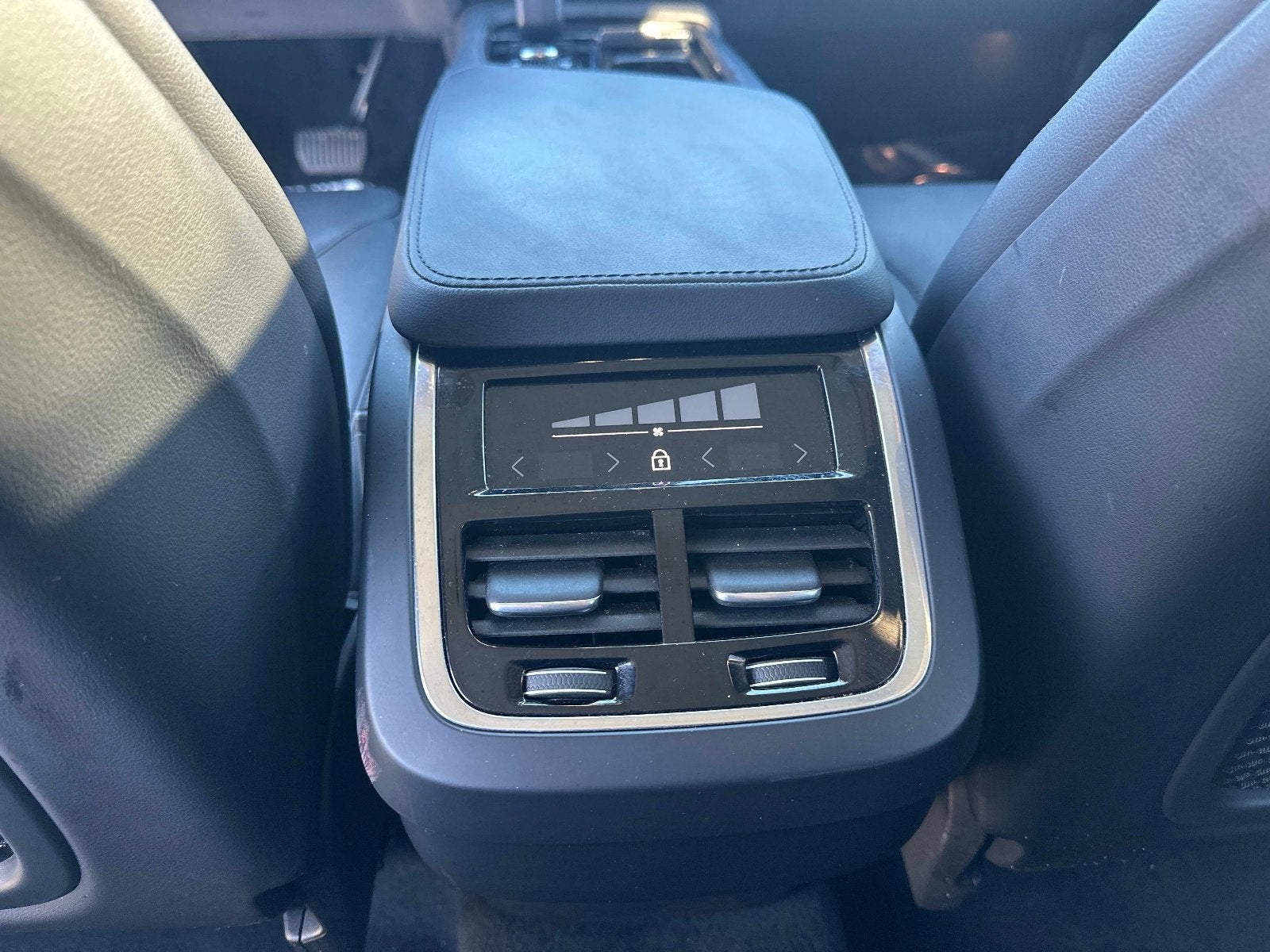 2025 Volvo XC90 Core