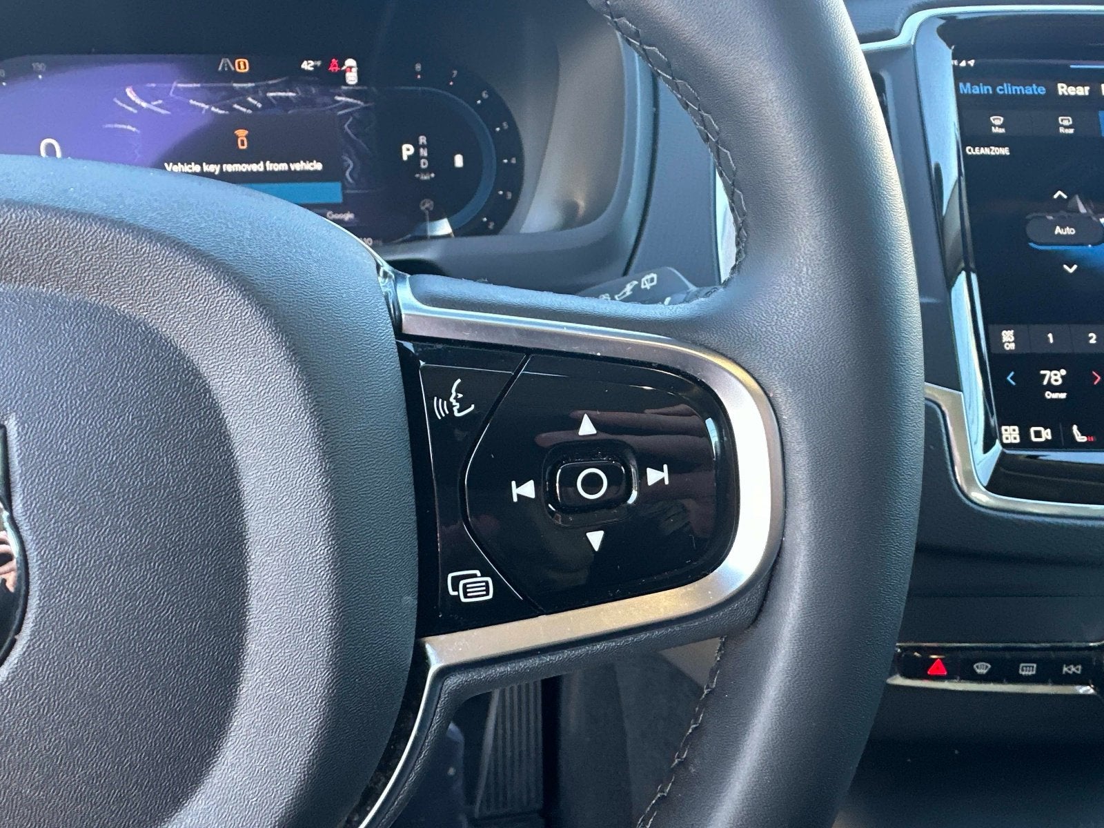 2025 Volvo XC90 Core