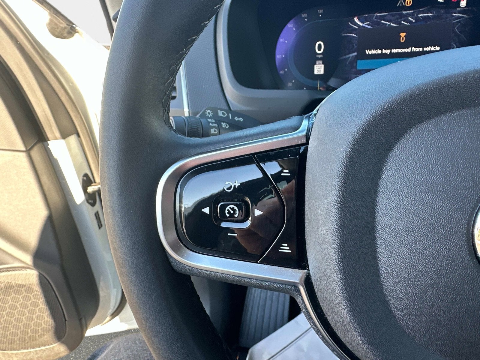 2025 Volvo XC90 Core