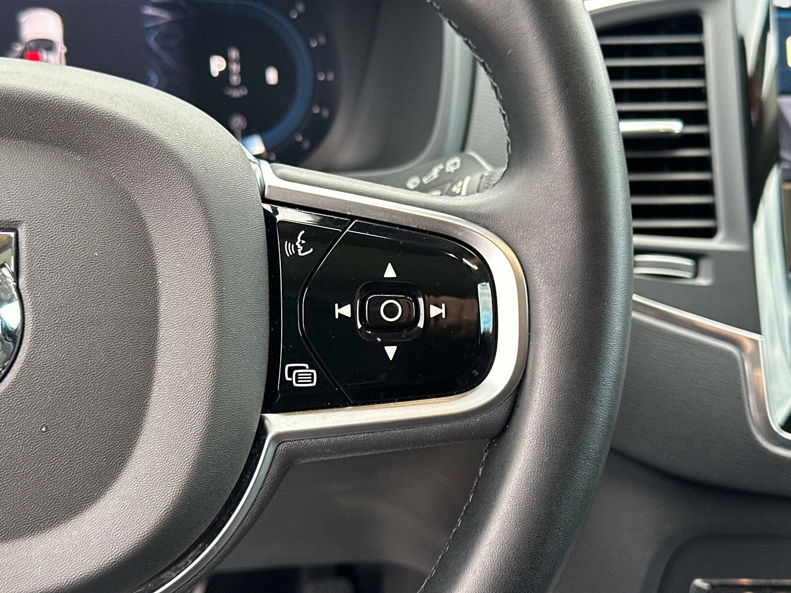 2025 Volvo XC90 Core