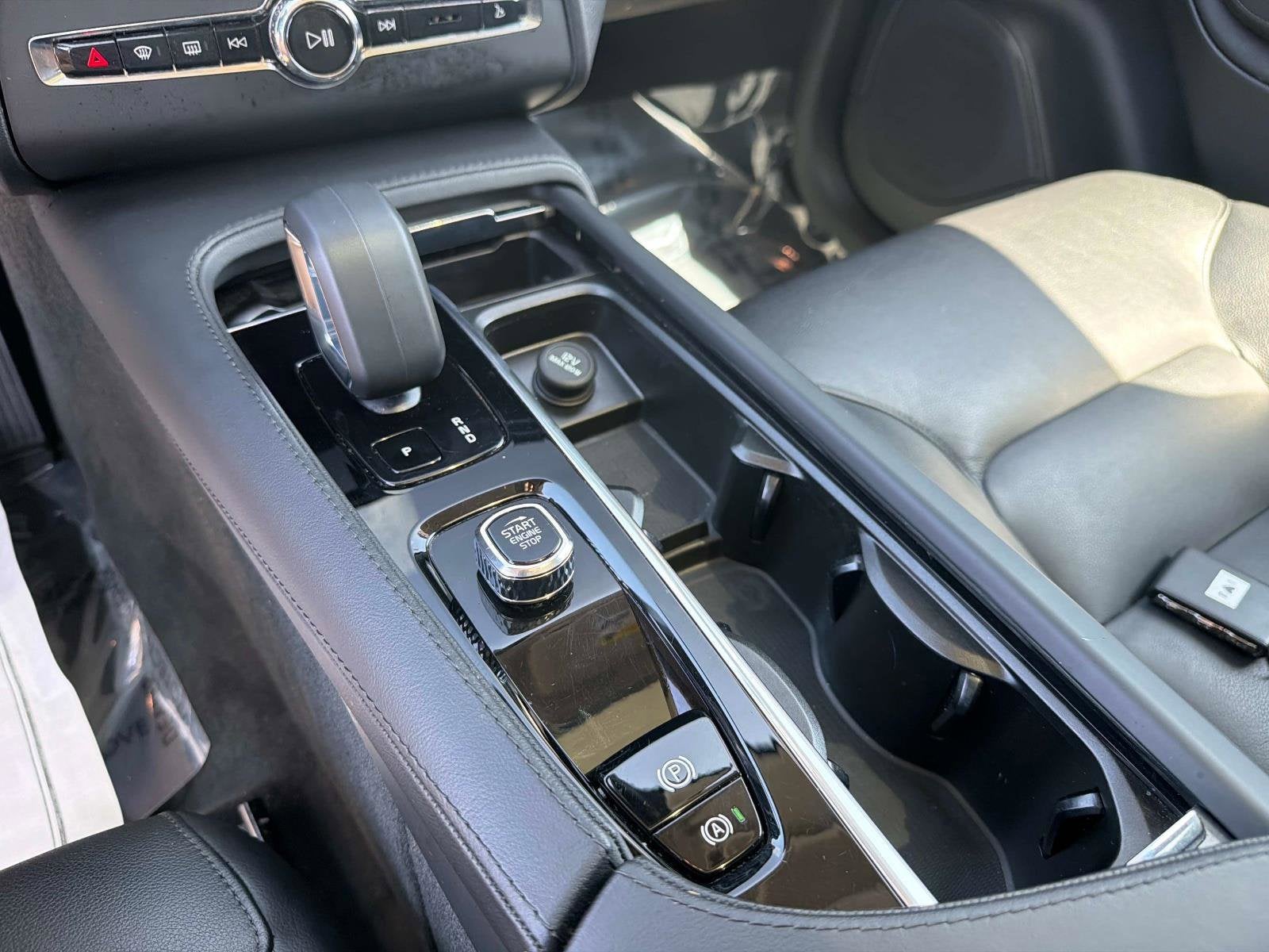 2025 Volvo XC90 Core