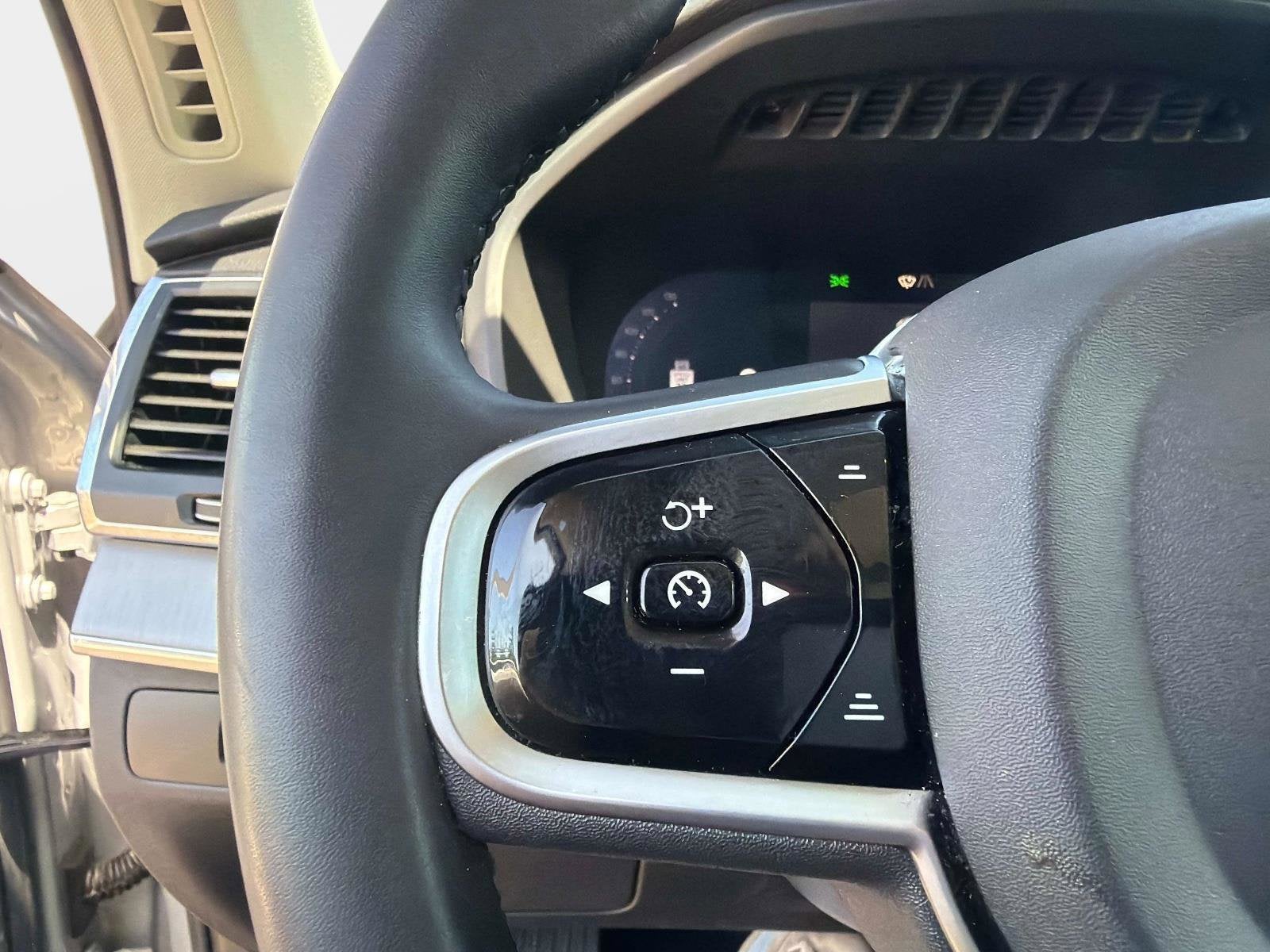 2025 Volvo XC90 Core