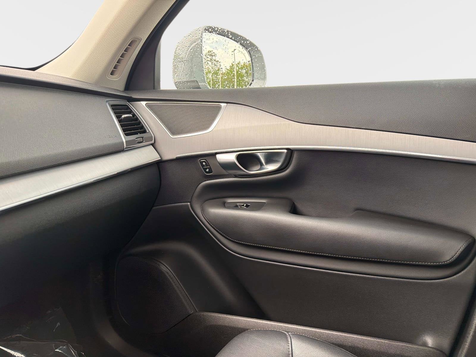 2025 Volvo XC90 Core