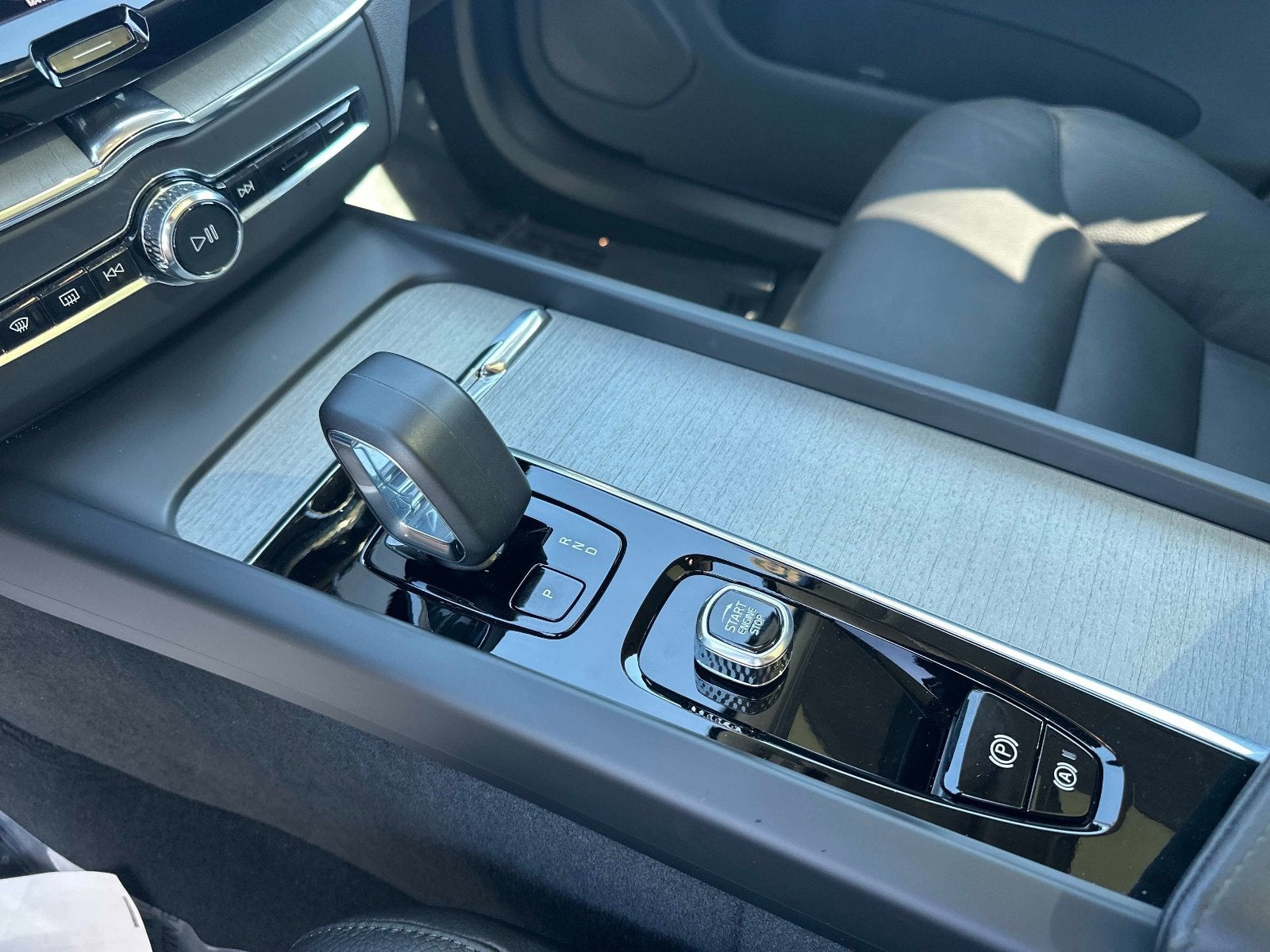 2025 Volvo XC60 Plus