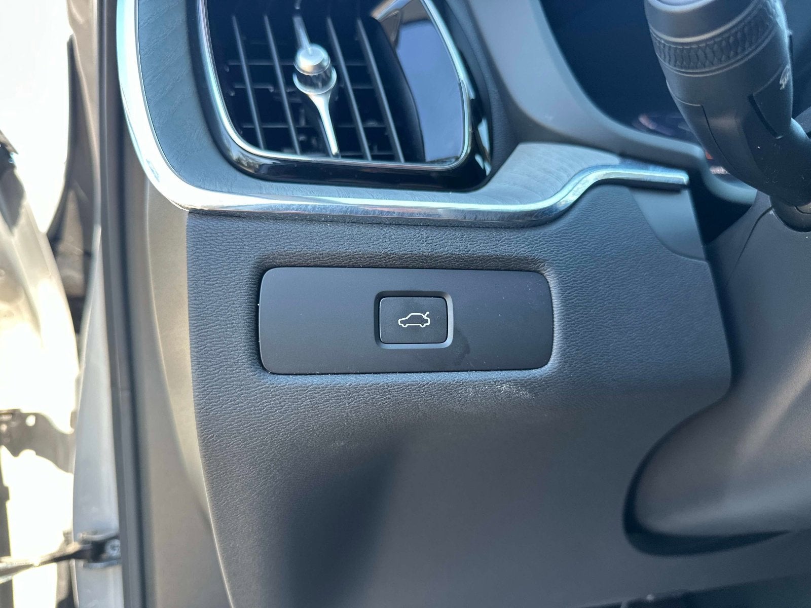 2025 Volvo XC60 Plus