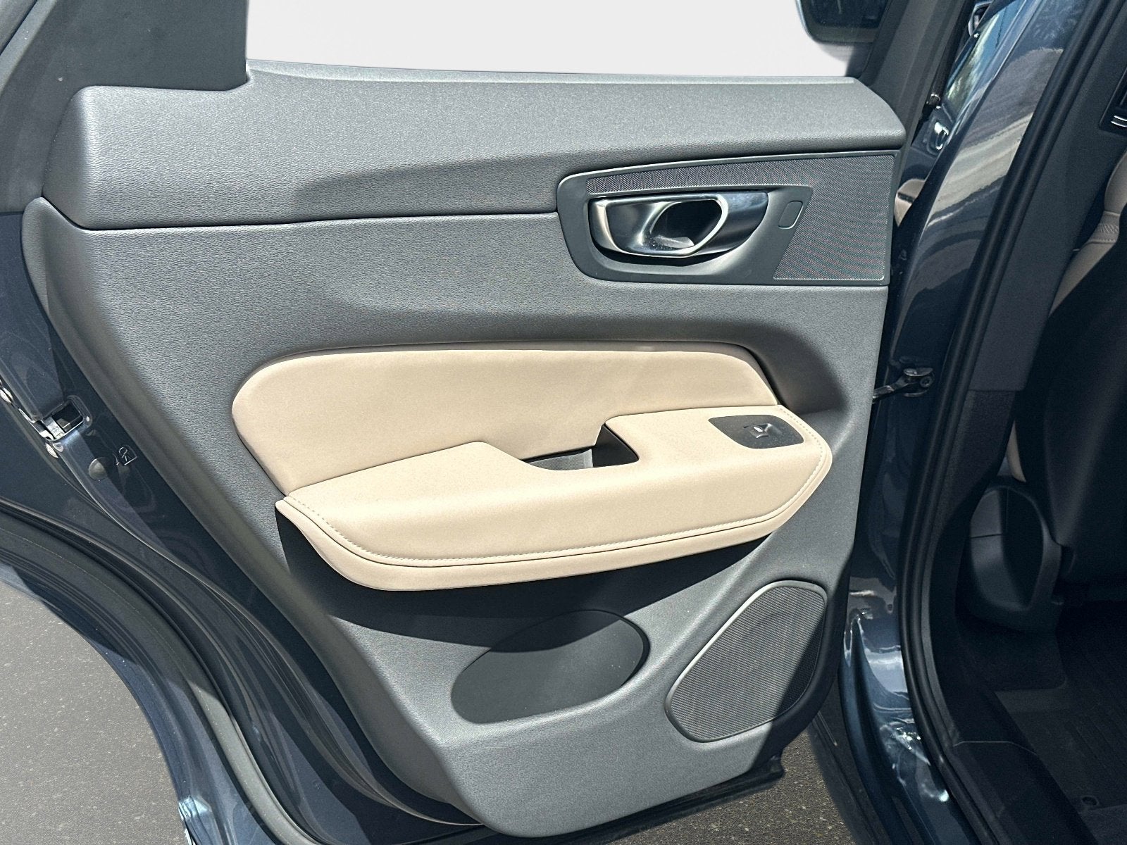 2026 Volvo XC60 Plus