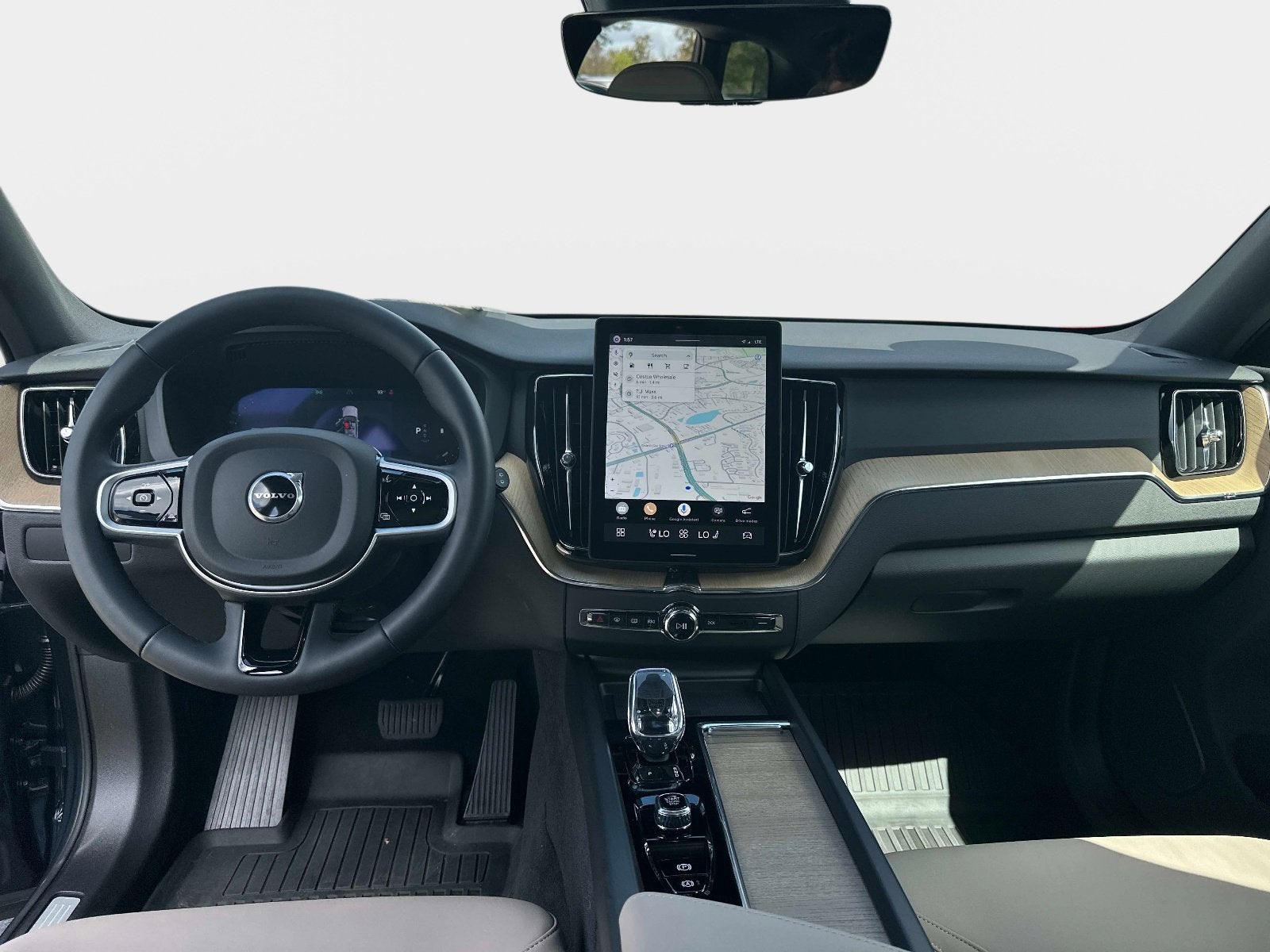 2026 Volvo XC60 Plus