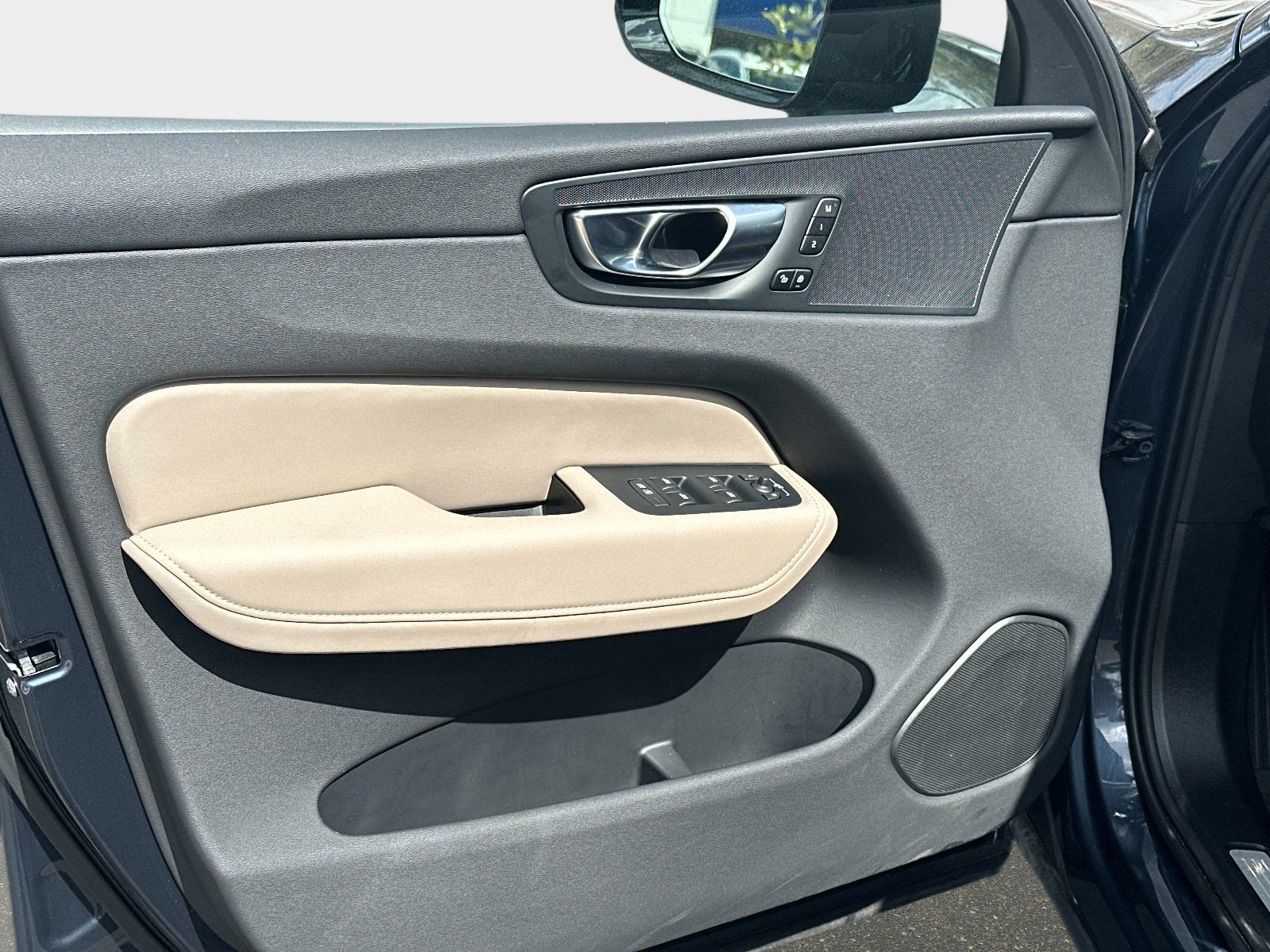 2026 Volvo XC60 Plus