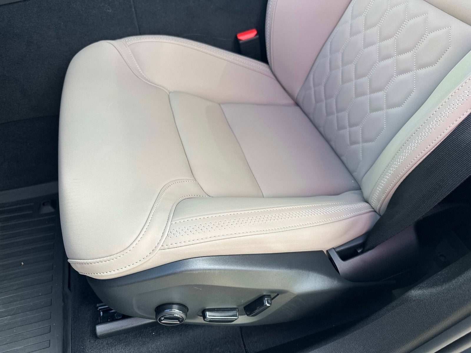 2026 Volvo XC60 Plus