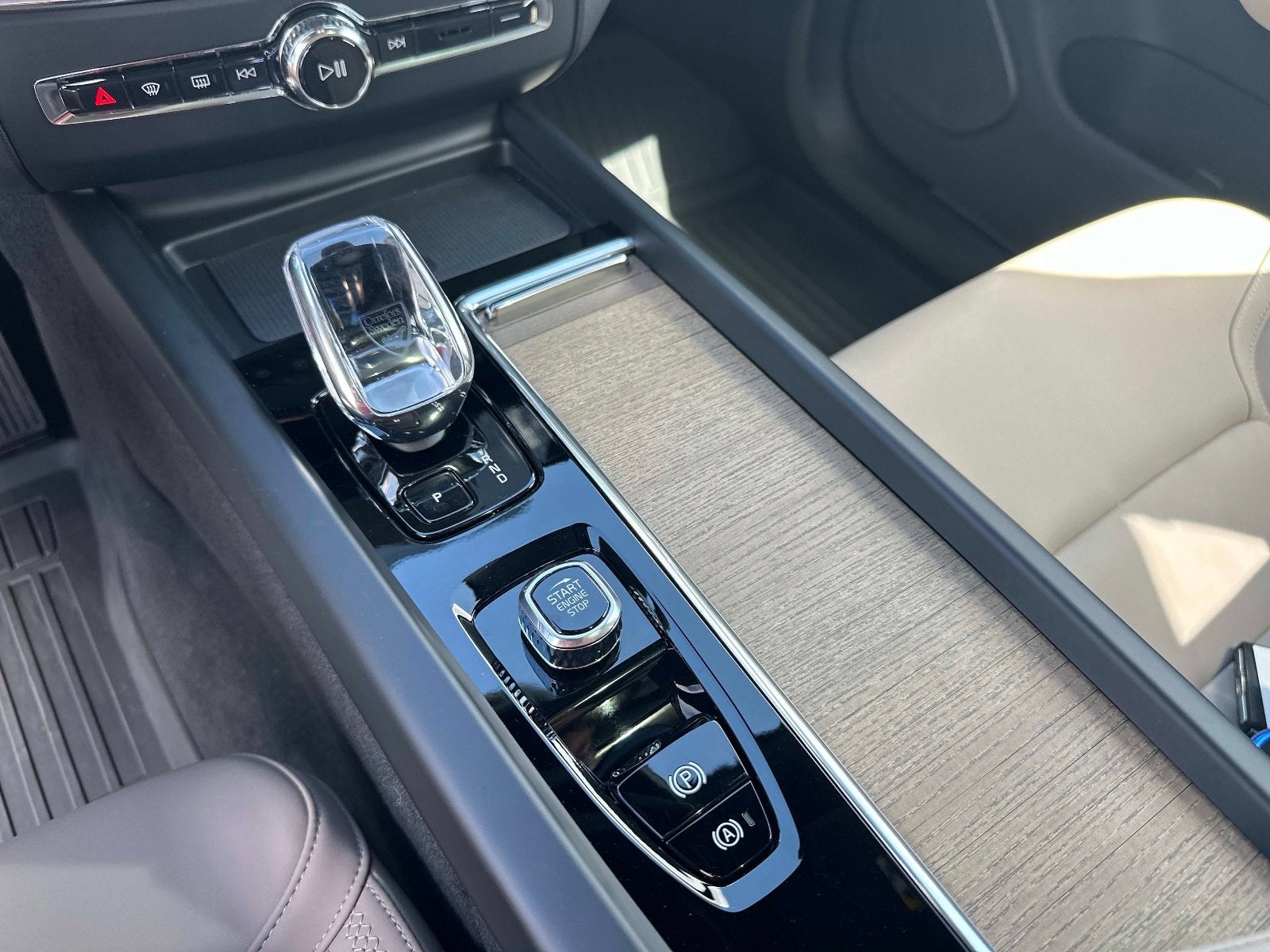 2026 Volvo XC60 Plus