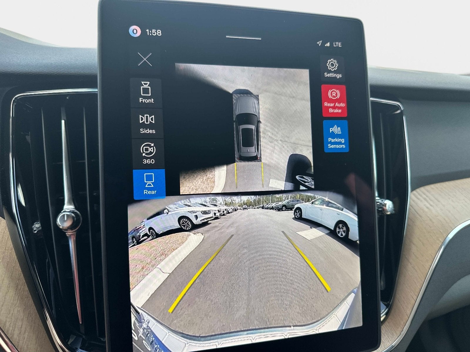 2026 Volvo XC60 Plus