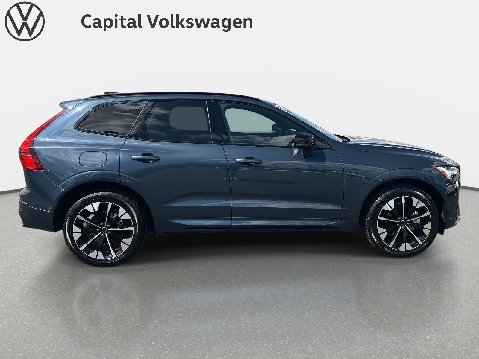 2026 Volvo XC60 Plus