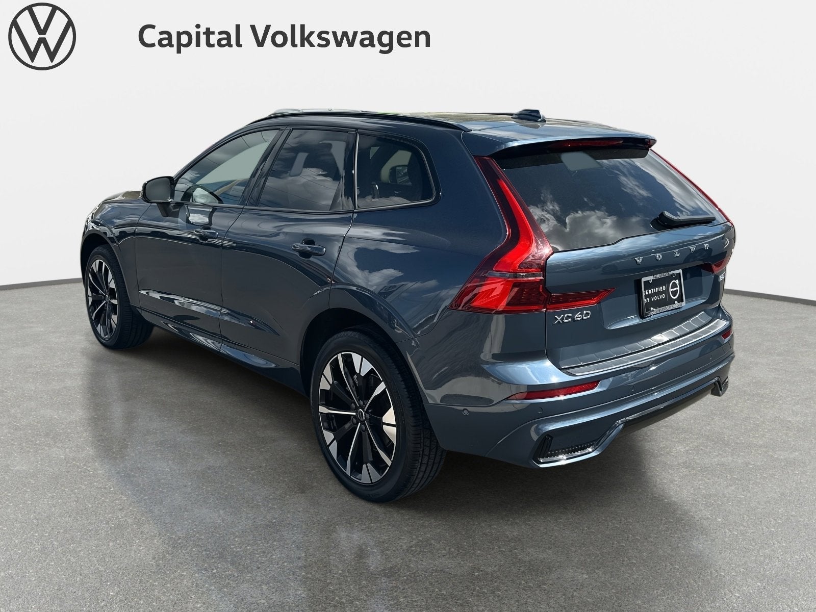 2026 Volvo XC60 Plus