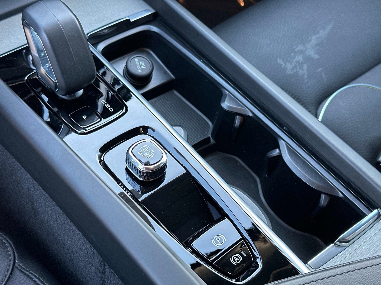 2025 Volvo XC60 Plus