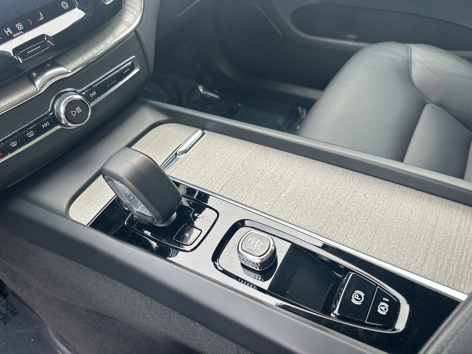 2025 Volvo XC60 Plus