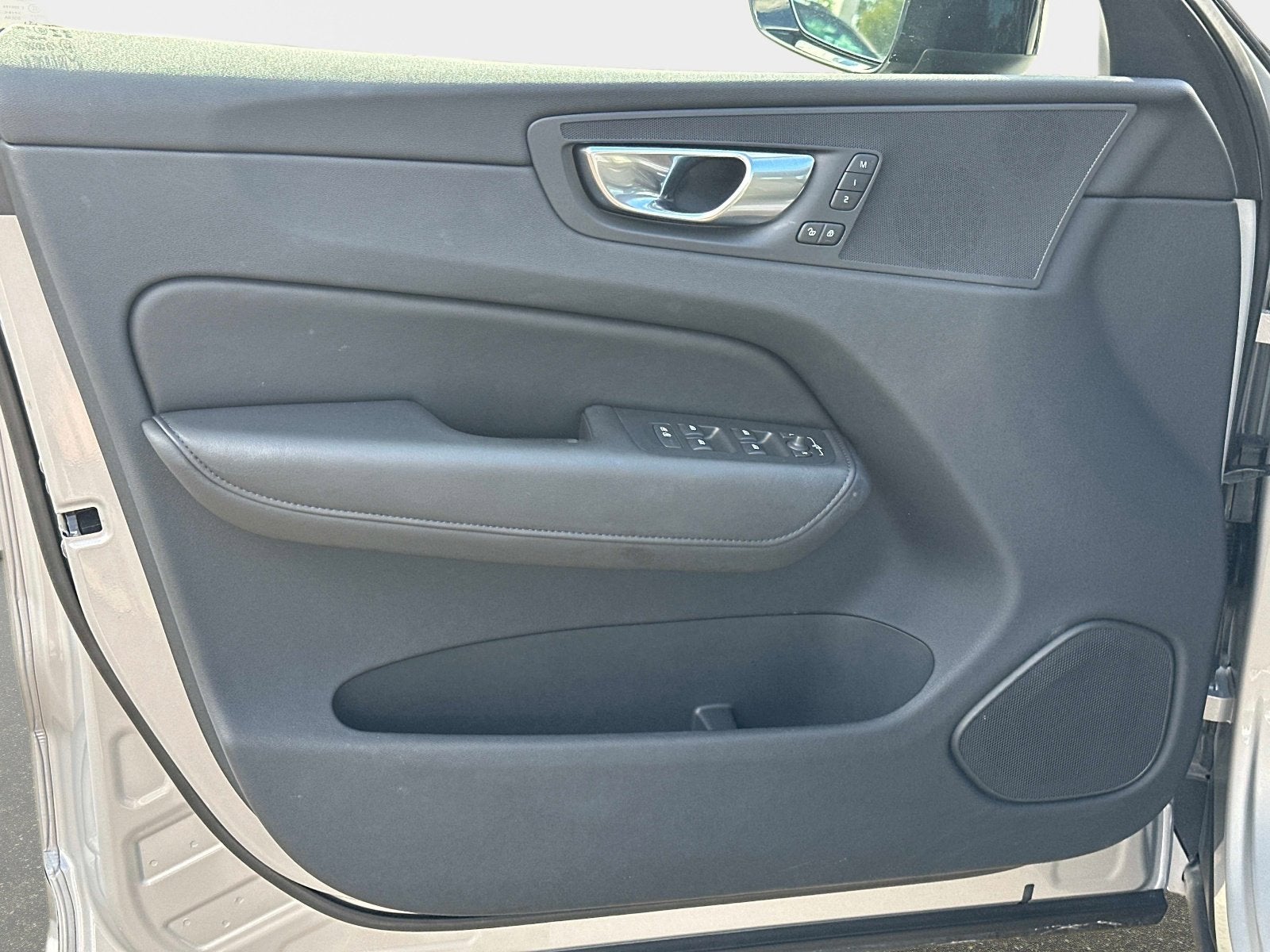 2025 Volvo XC60 Plus