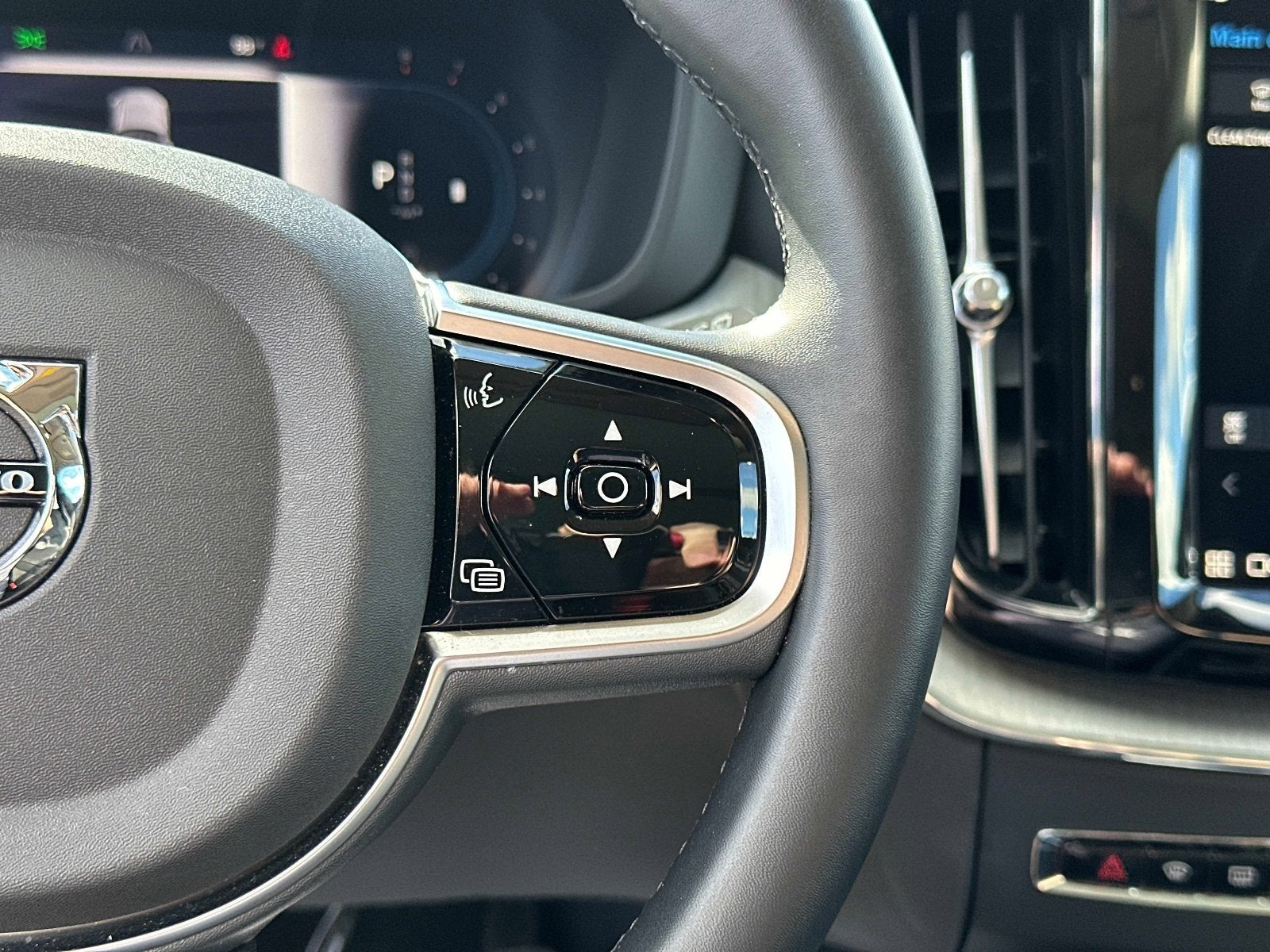 2025 Volvo XC60 Plus