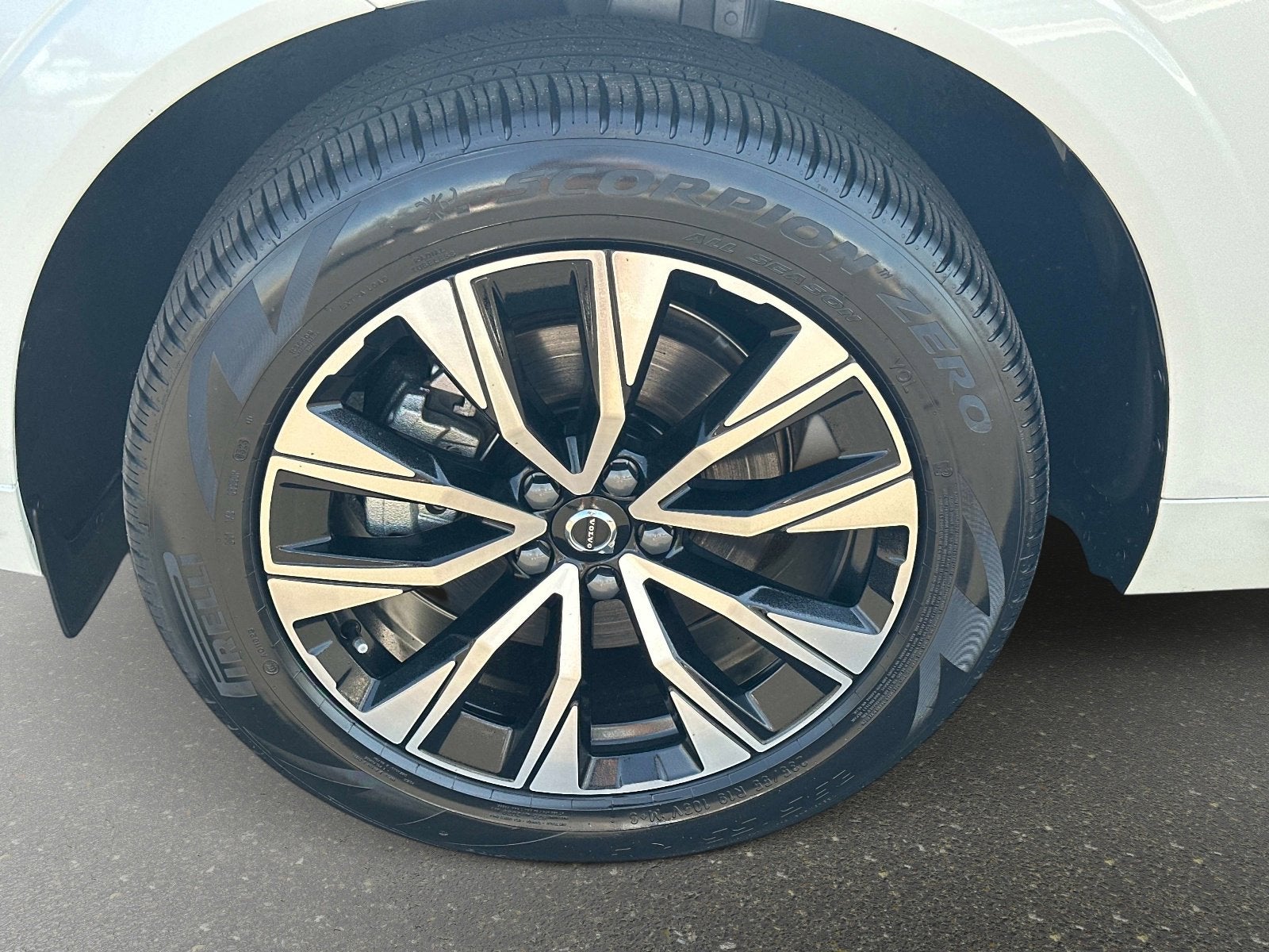 2025 Volvo XC60 Plus