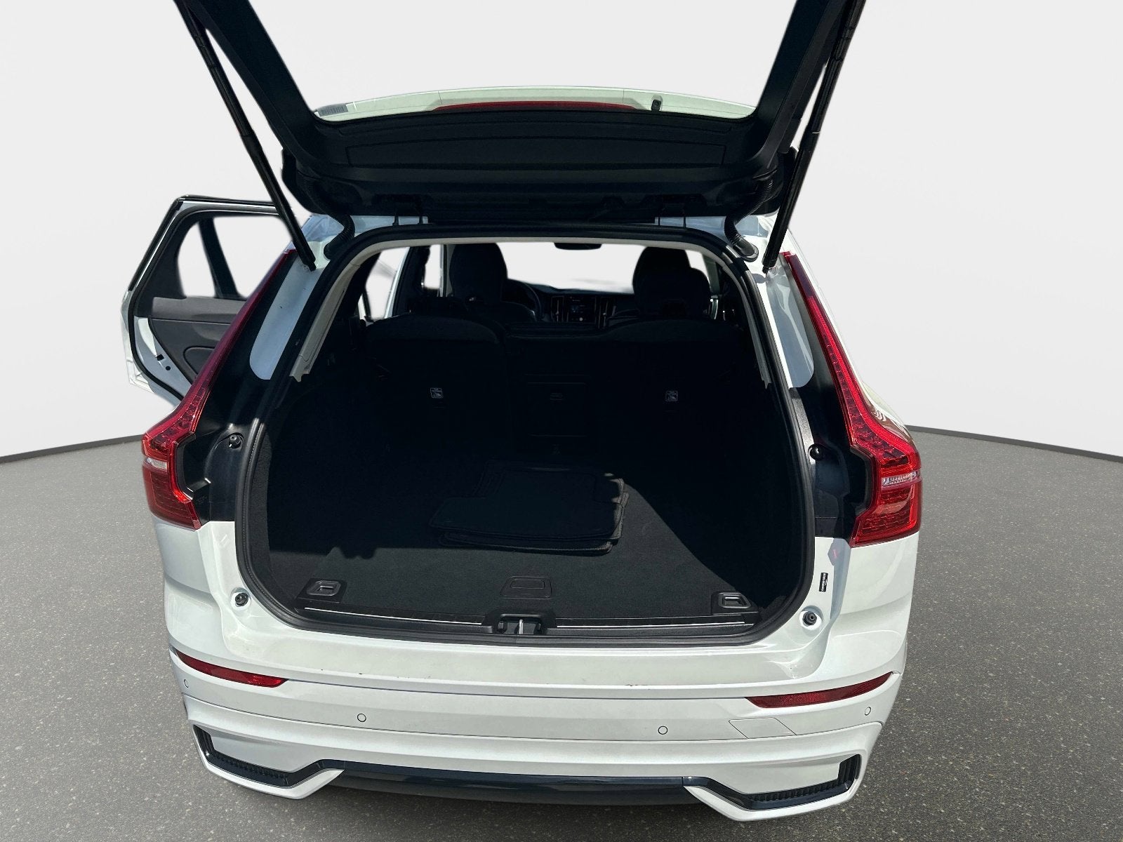 2025 Volvo XC60 Plus