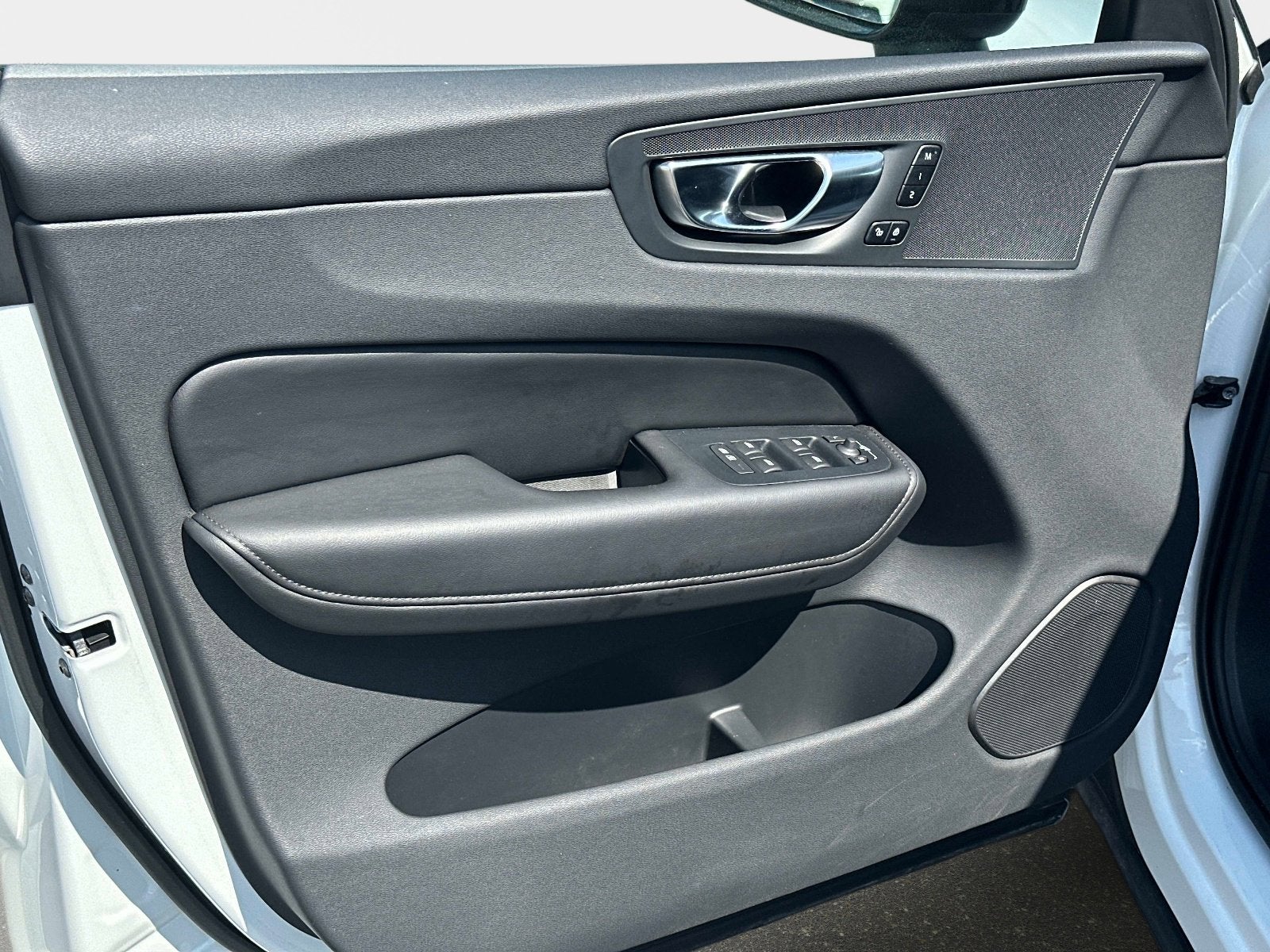 2025 Volvo XC60 Plus