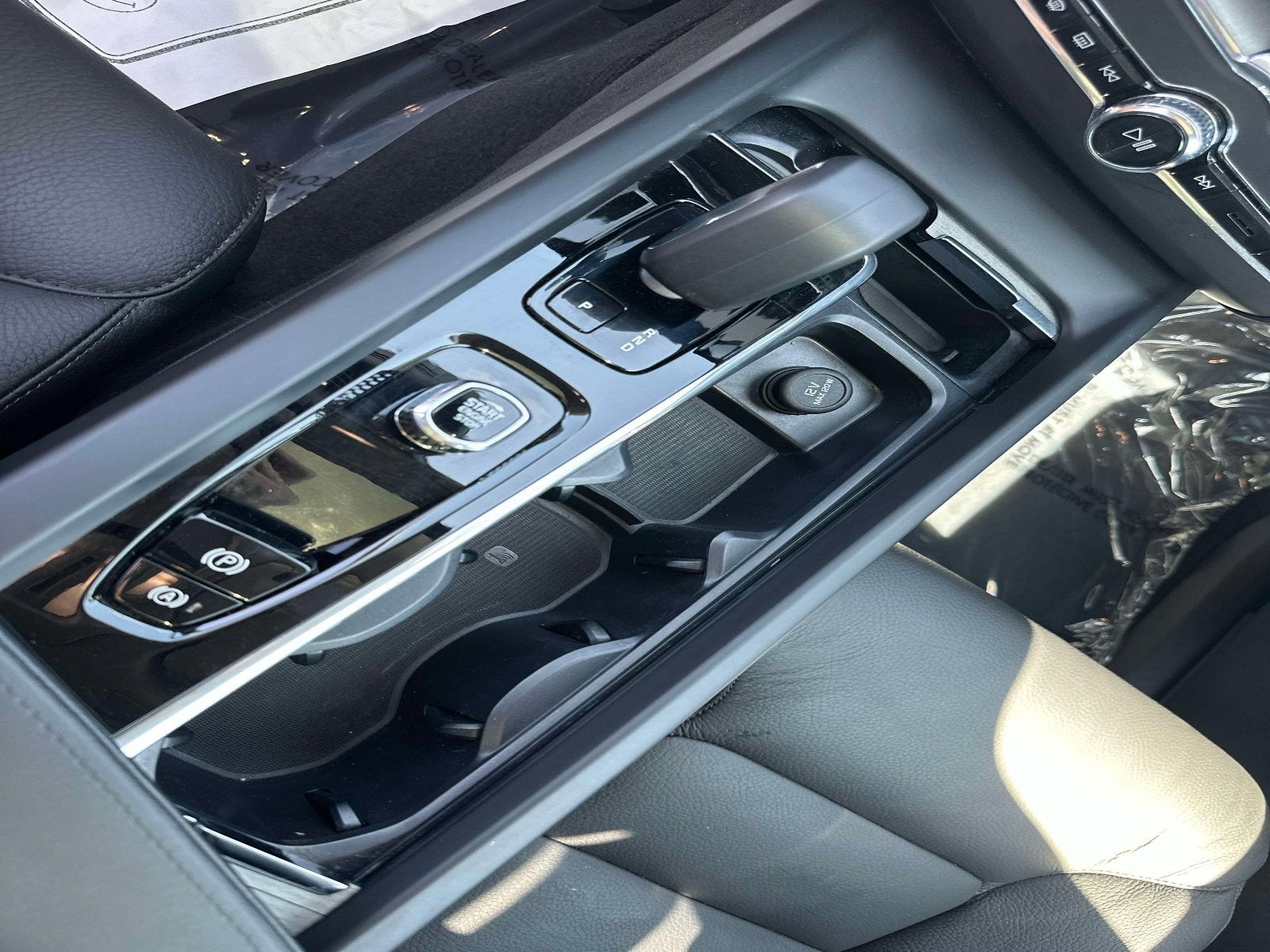 2025 Volvo XC60 Plus