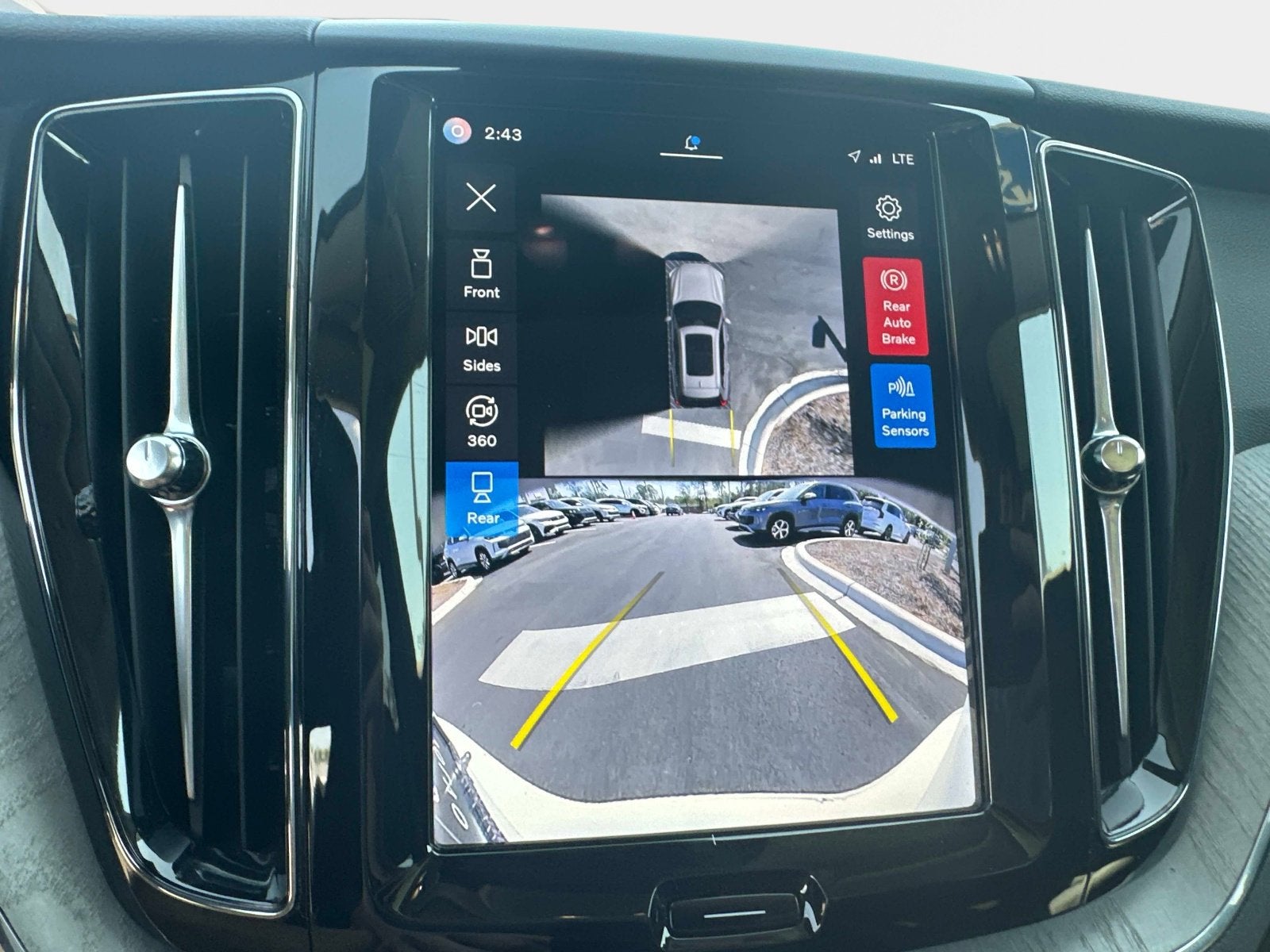 2025 Volvo XC60 Plus