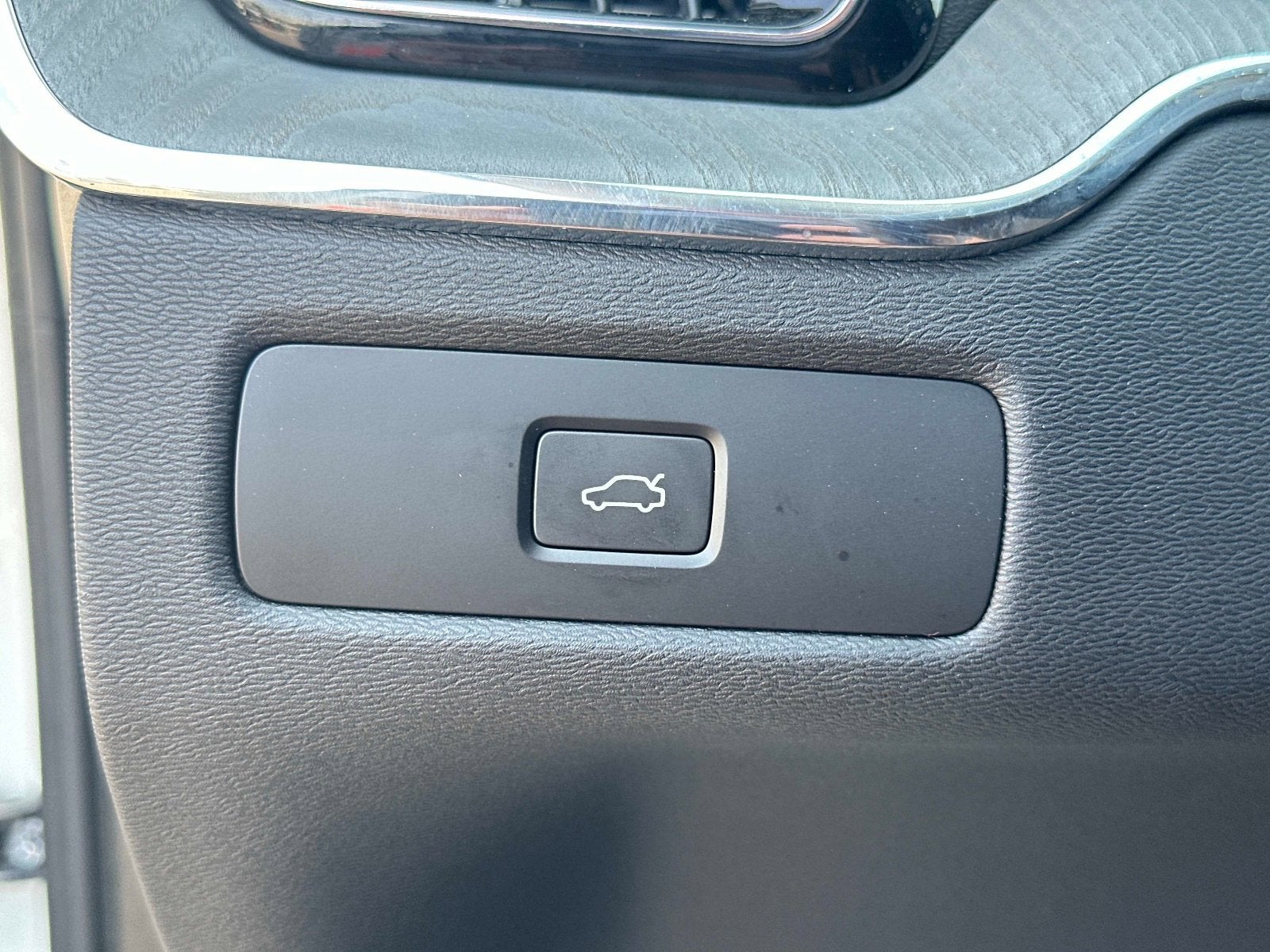 2025 Volvo XC60 Plus