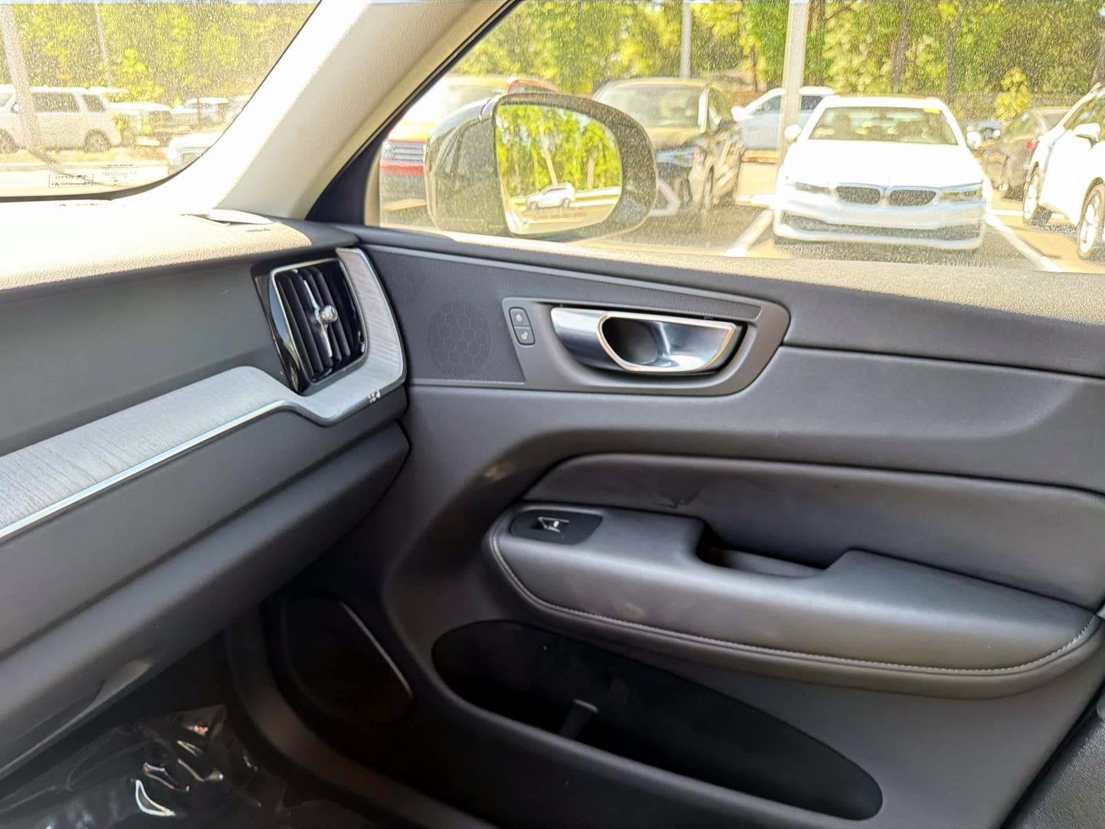 2025 Volvo XC60 Plus