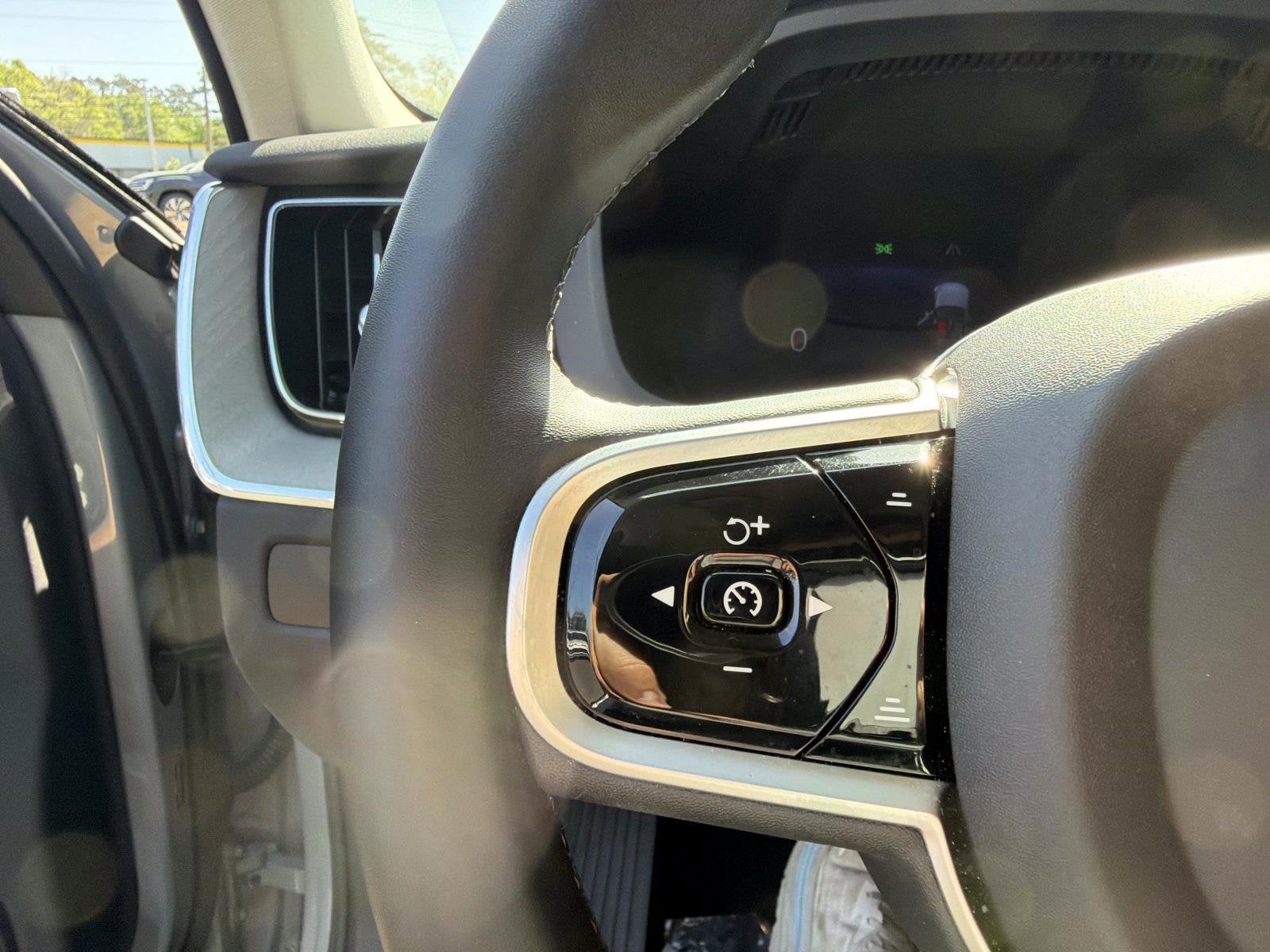 2025 Volvo XC60 Plus