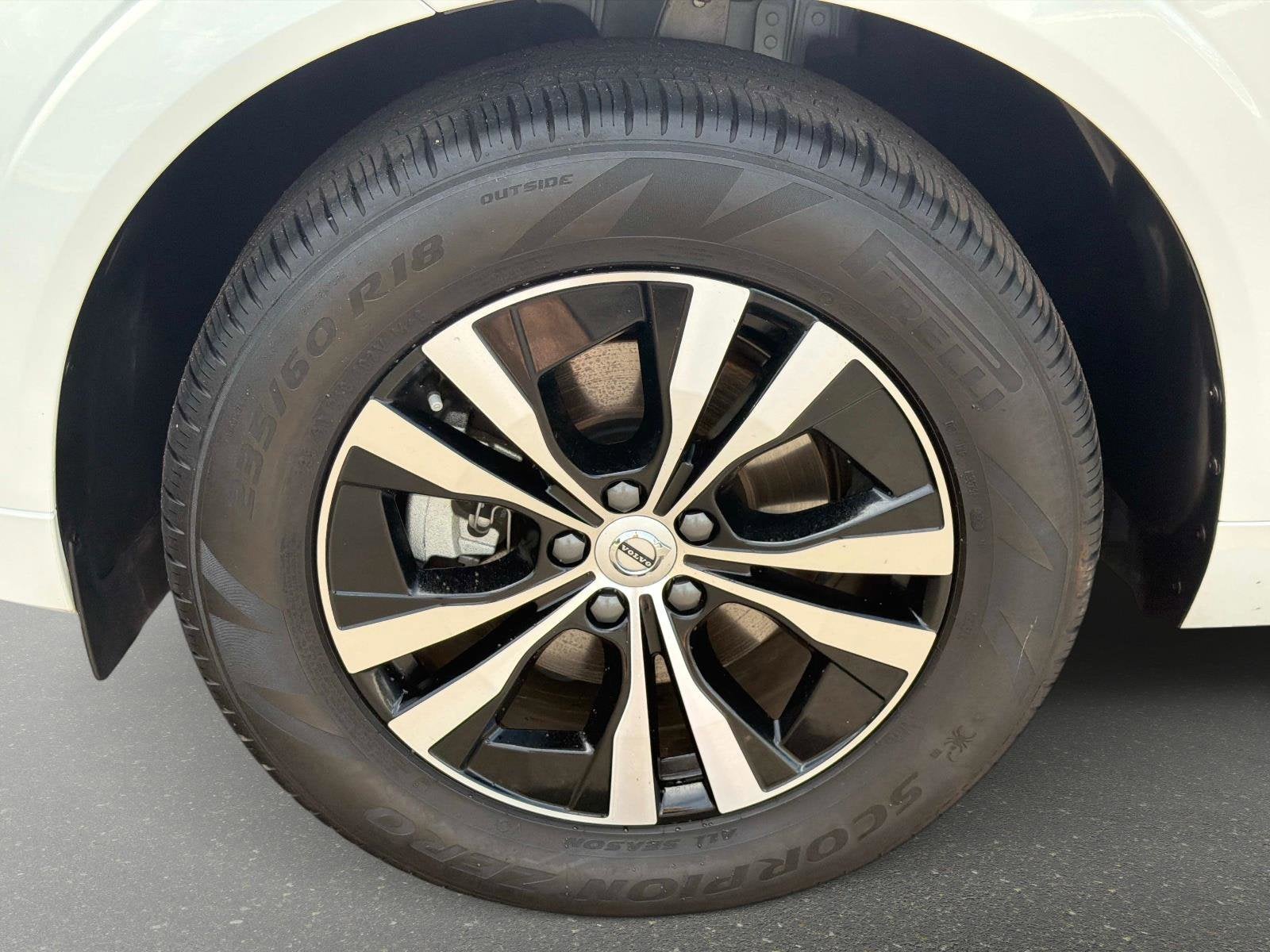 2025 Volvo XC60 Core