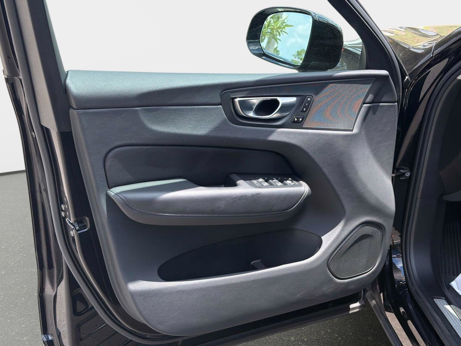 2025 Volvo XC60 Core