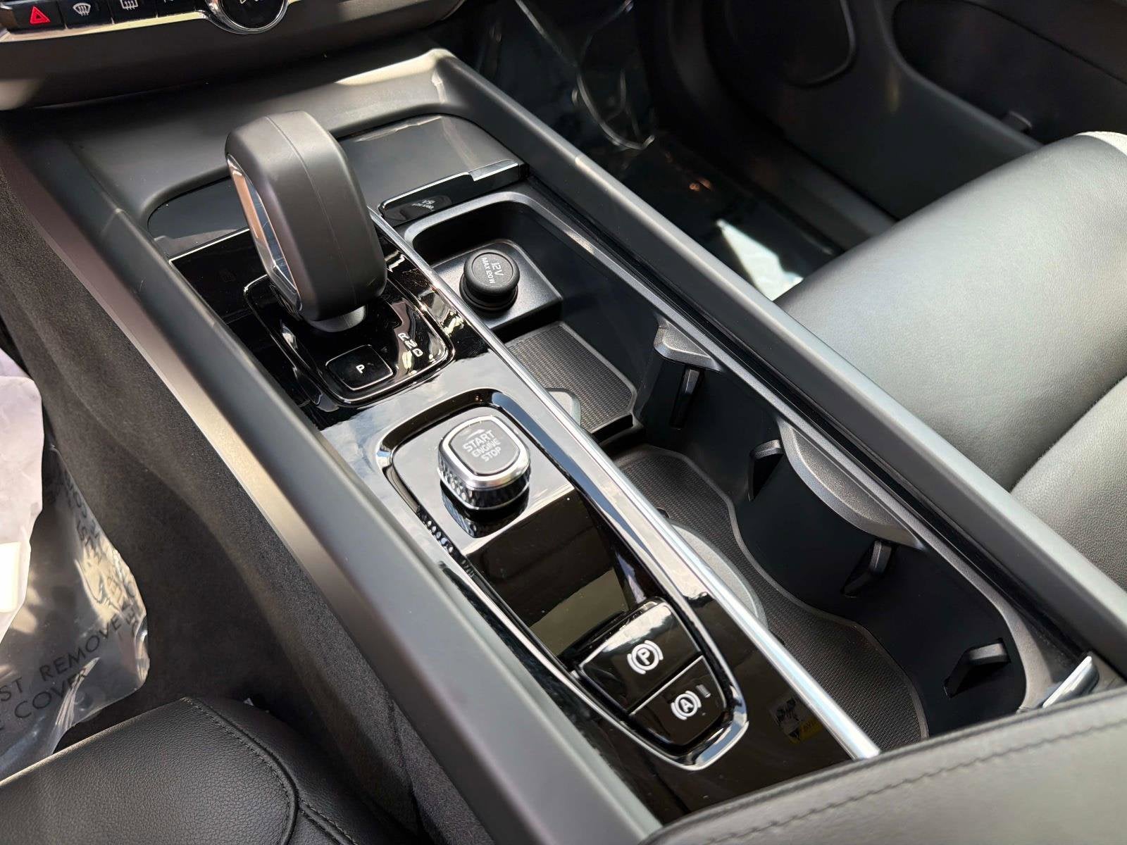2025 Volvo XC60 Core