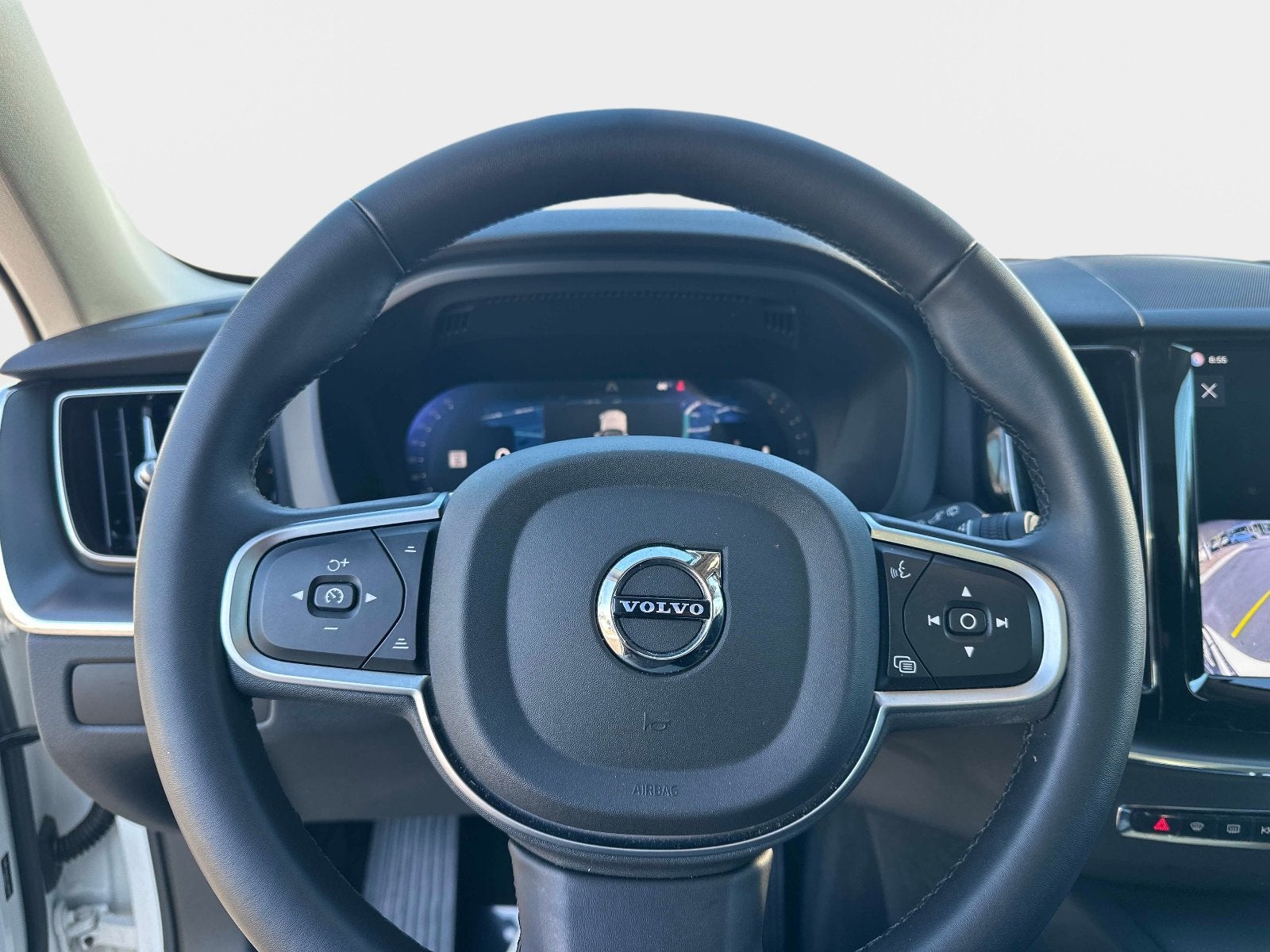 2025 Volvo XC60 Core