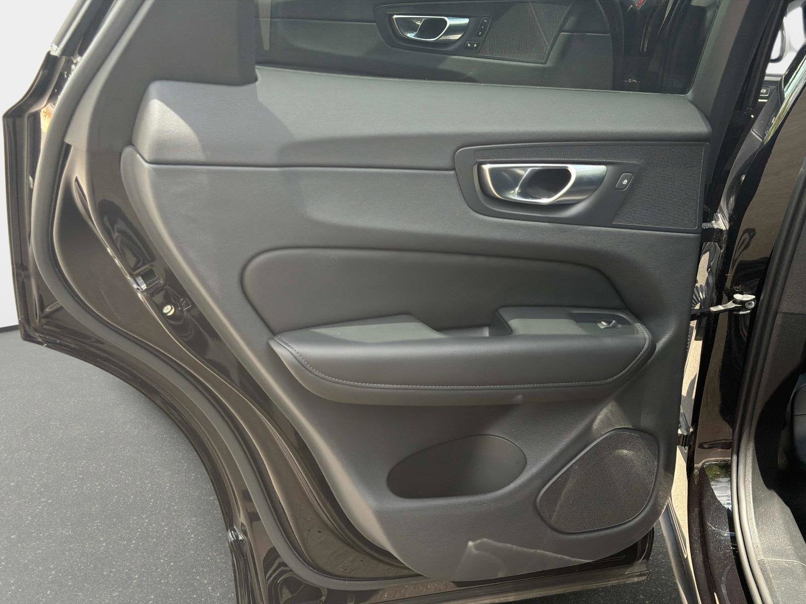 2025 Volvo XC60 Core