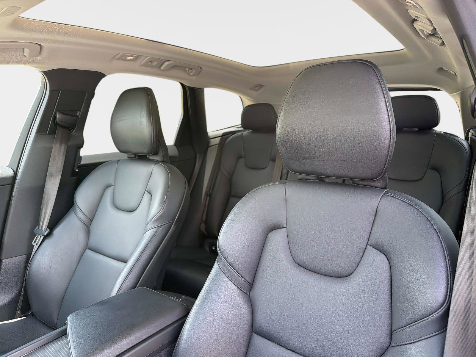 2025 Volvo XC60 Core