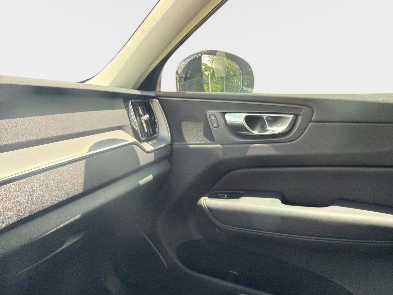 2025 Volvo XC60 Core