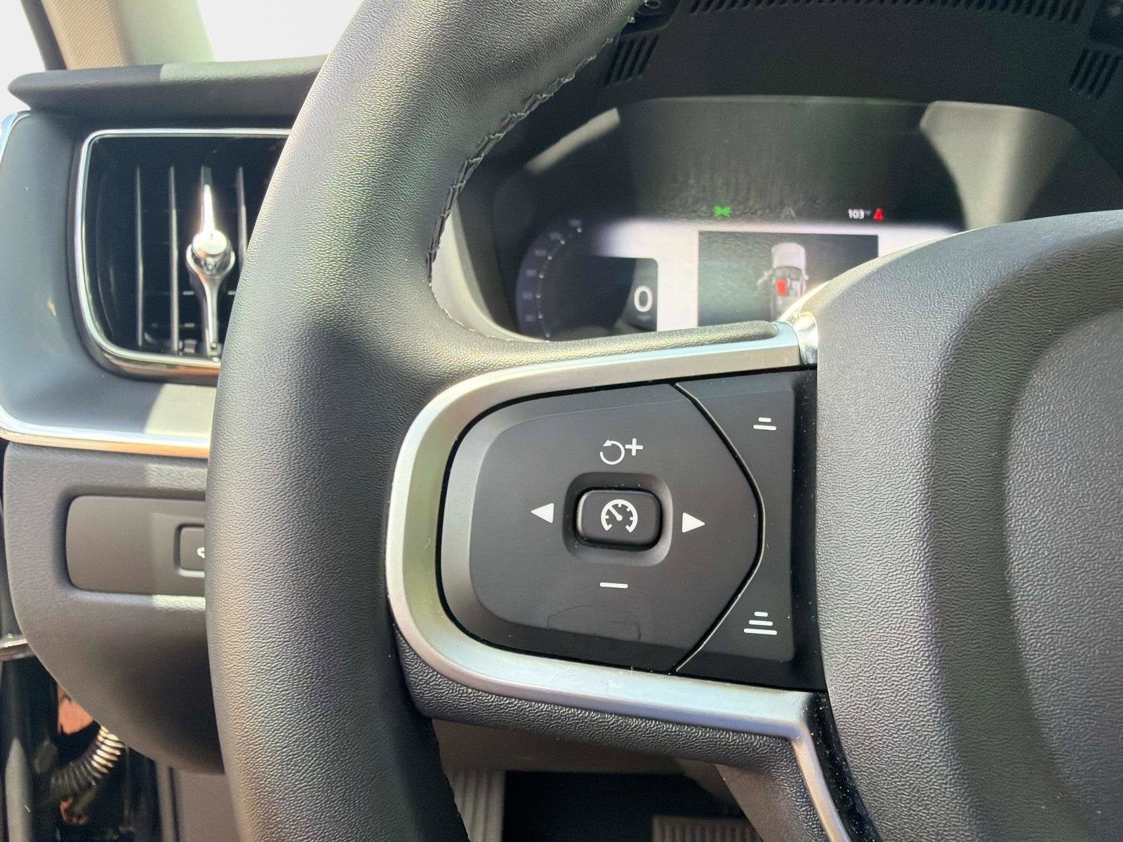 2025 Volvo XC60 Core