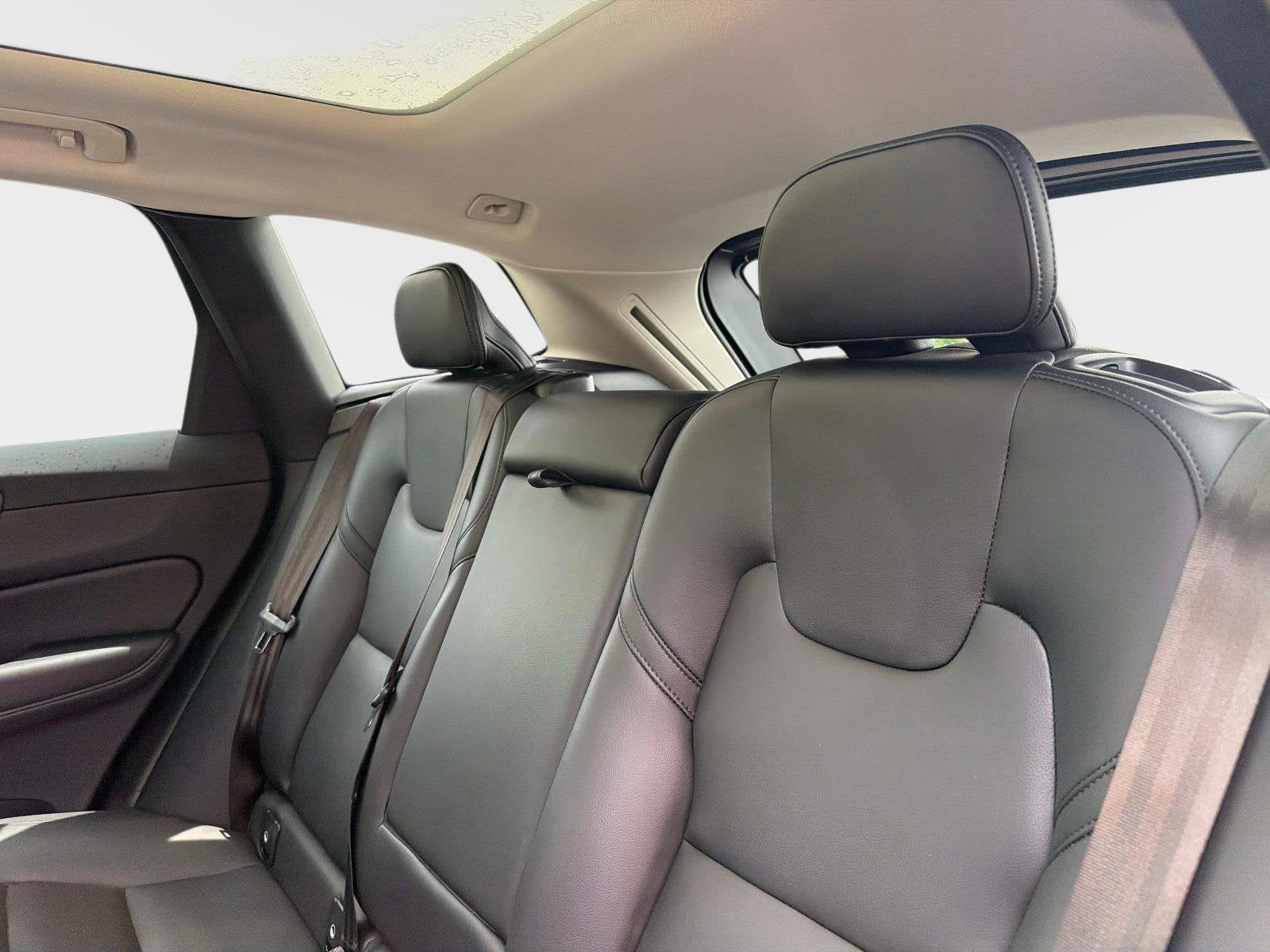 2025 Volvo XC60 Core