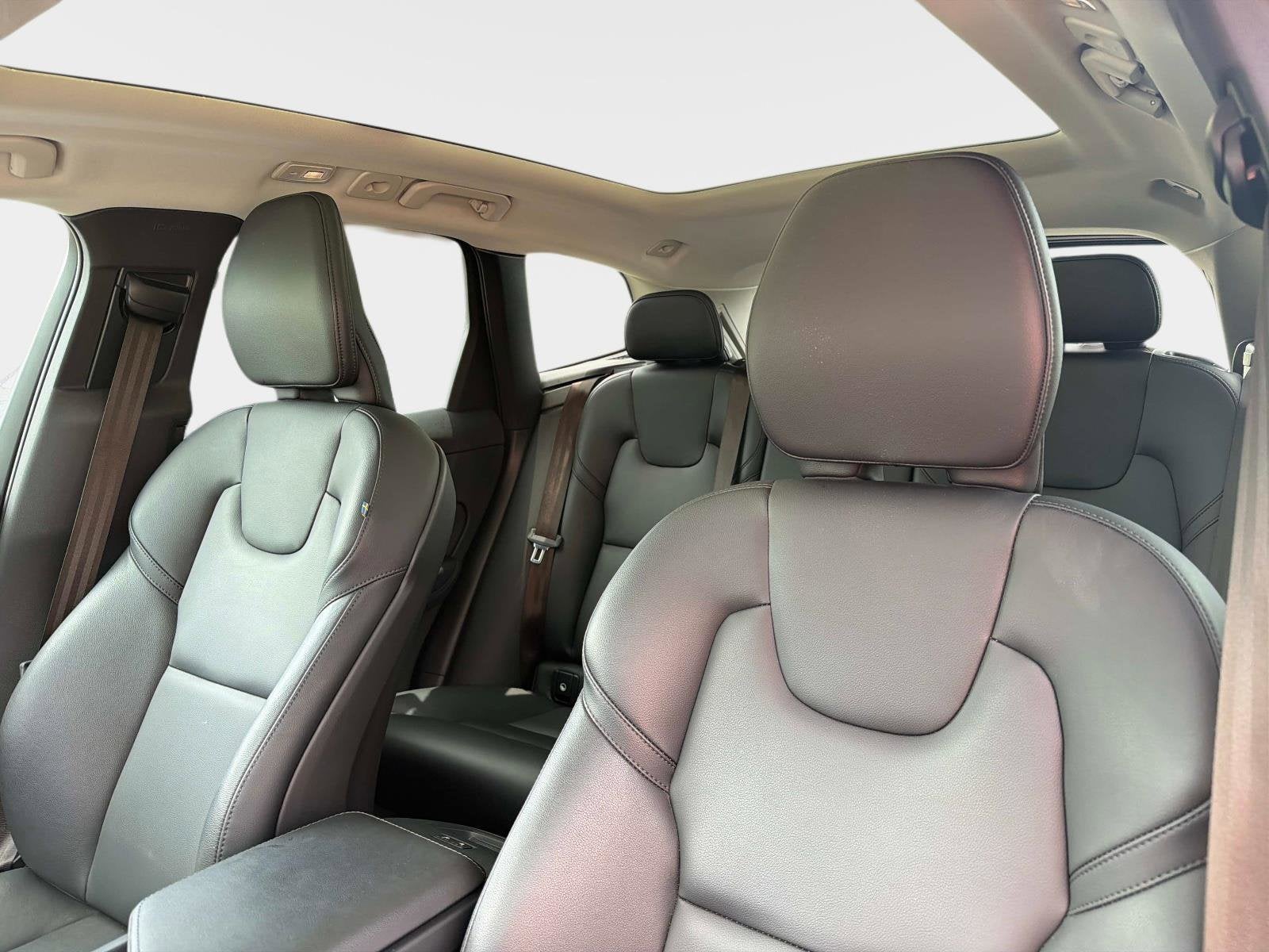 2025 Volvo XC60 Core