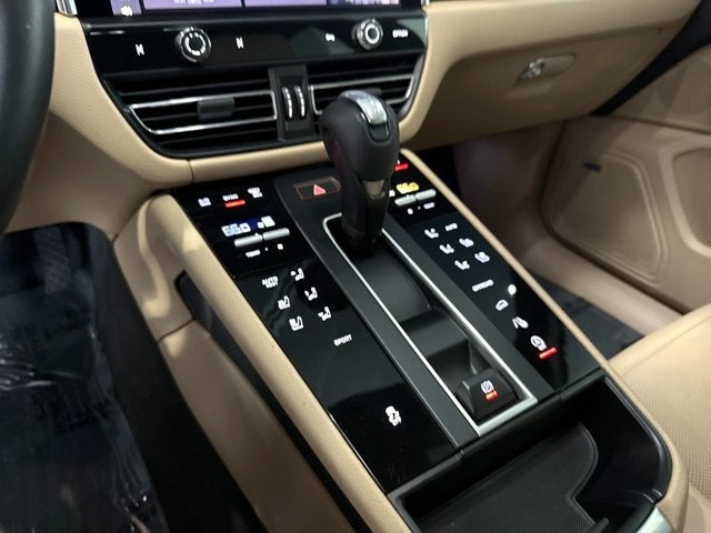 2022 Porsche Macan Base