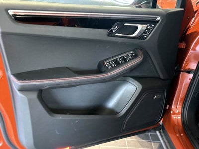 2025 Porsche Macan T