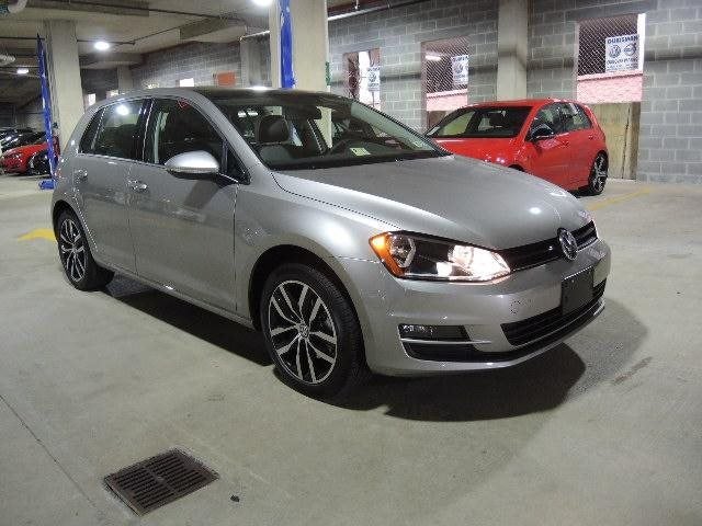 Red 2016 Volkswagen Golf 1.8T SE