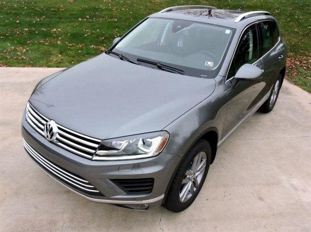 Red 2016 Volkswagen Touareg 