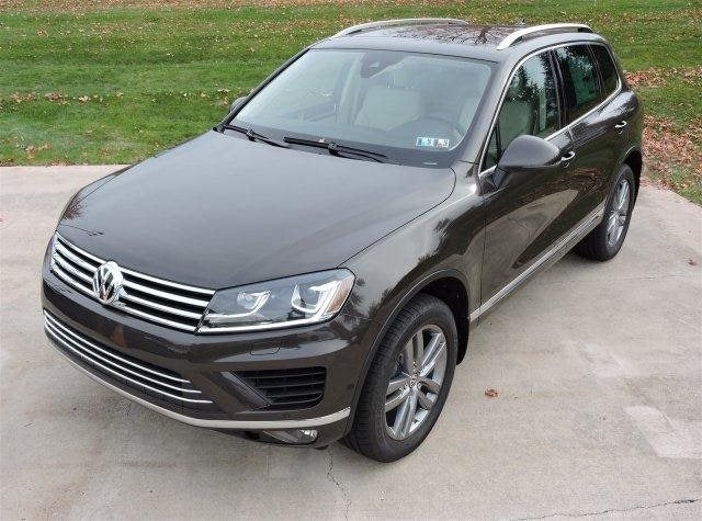 Red 2016 Volkswagen Touareg